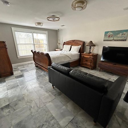 Stylish Bungalow Near Dining, Parks & Entertainment Τζάκσονβιλ Εξωτερικό φωτογραφία