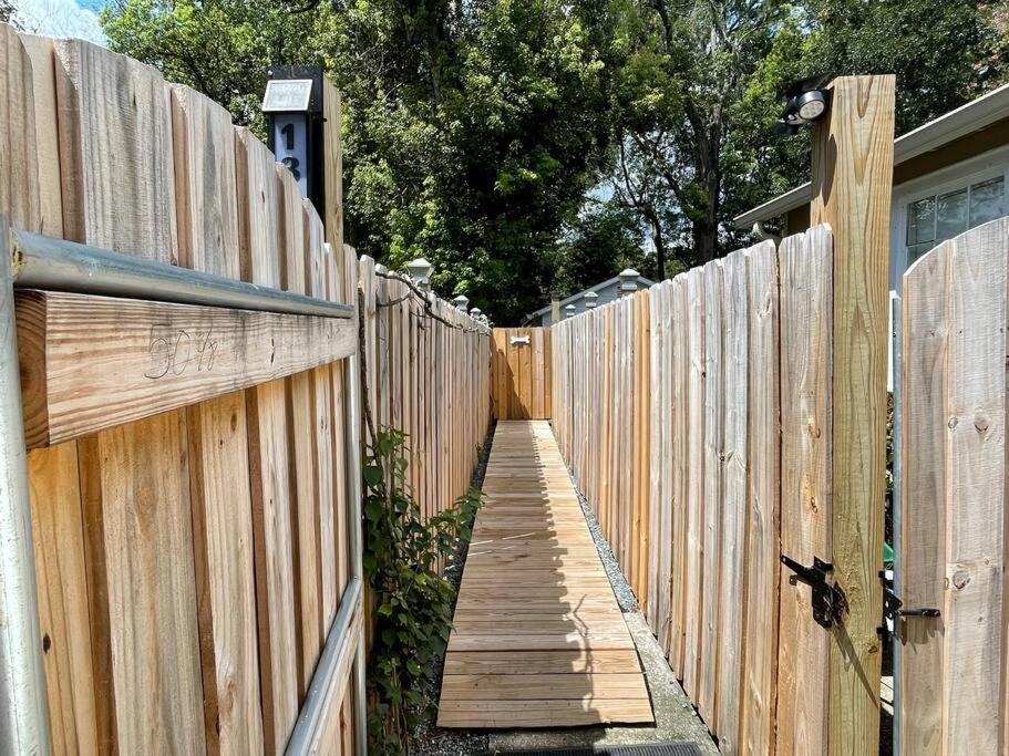 Stylish Bungalow Near Dining, Parks & Entertainment Τζάκσονβιλ Εξωτερικό φωτογραφία