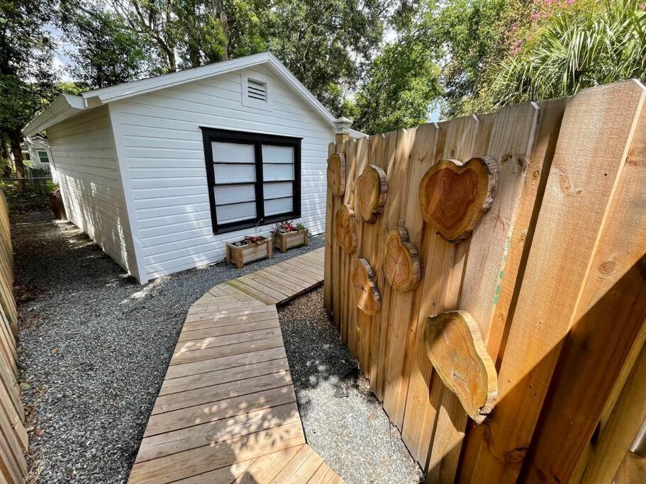 Stylish Bungalow Near Dining, Parks & Entertainment Τζάκσονβιλ Εξωτερικό φωτογραφία